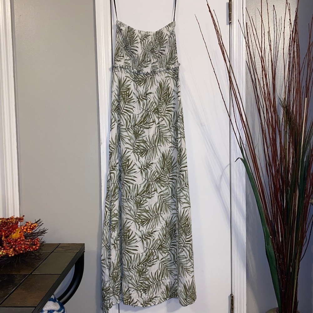 Forever 21 size small sleeveless maxi dress beautiful!